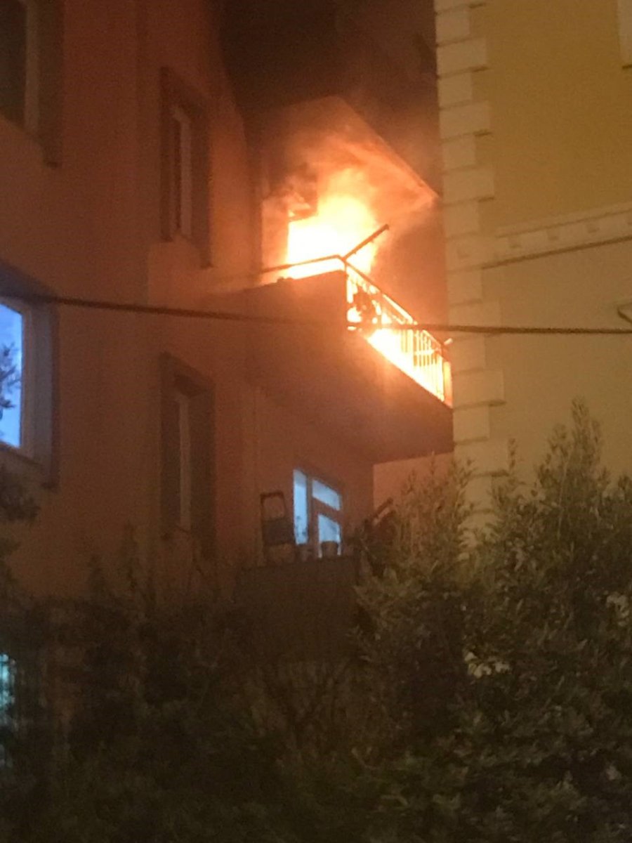 Öfkesini Evinden Çıkardı: Oturduğu Daireyi Ateşe Verip Kaçtı