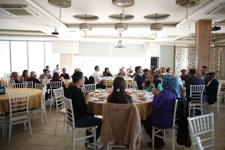 Alanya Belediyesi Yaşlıları Yemekte Ağırladı