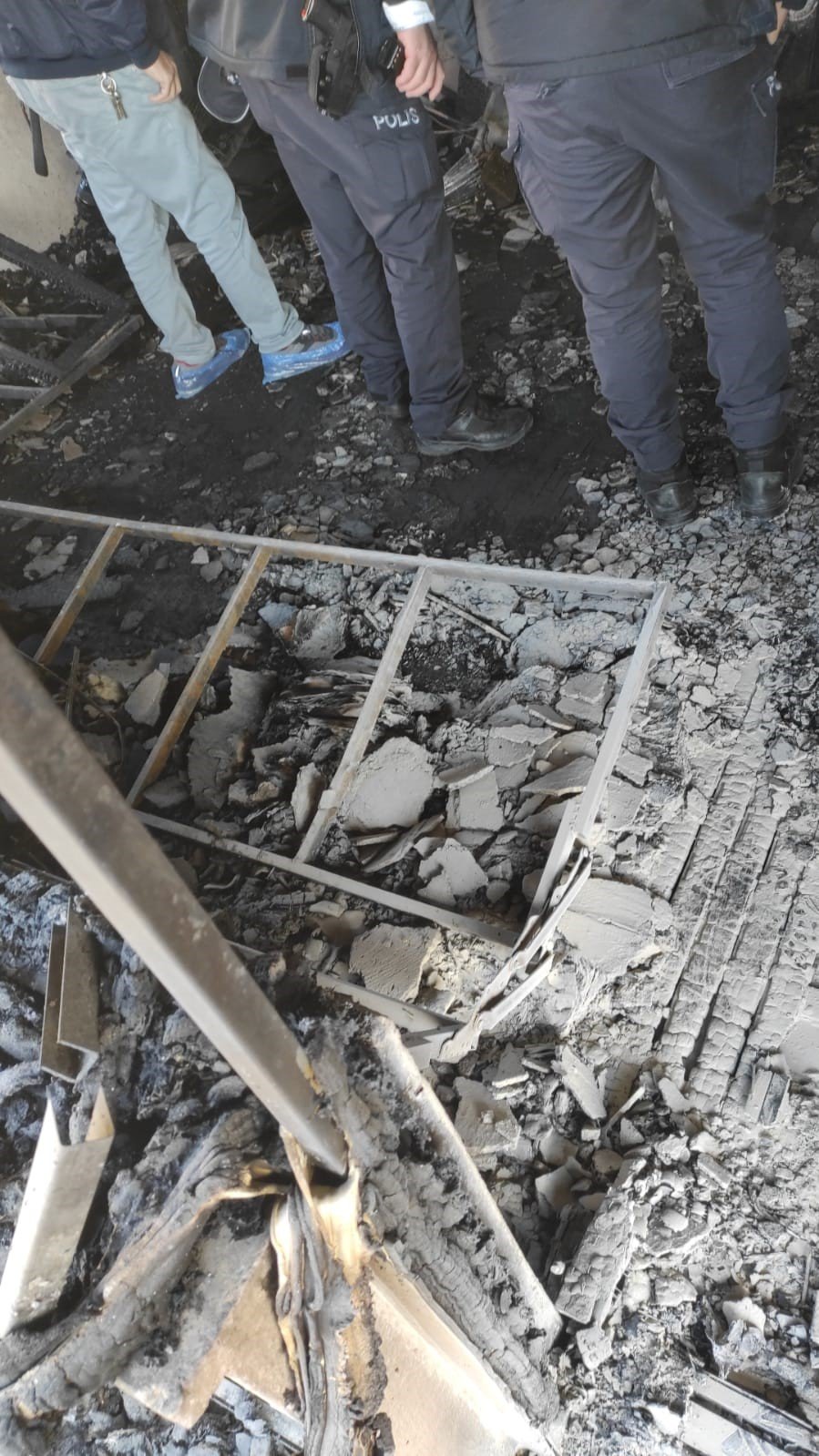 Serik’te Yanan Ev Küle Döndü