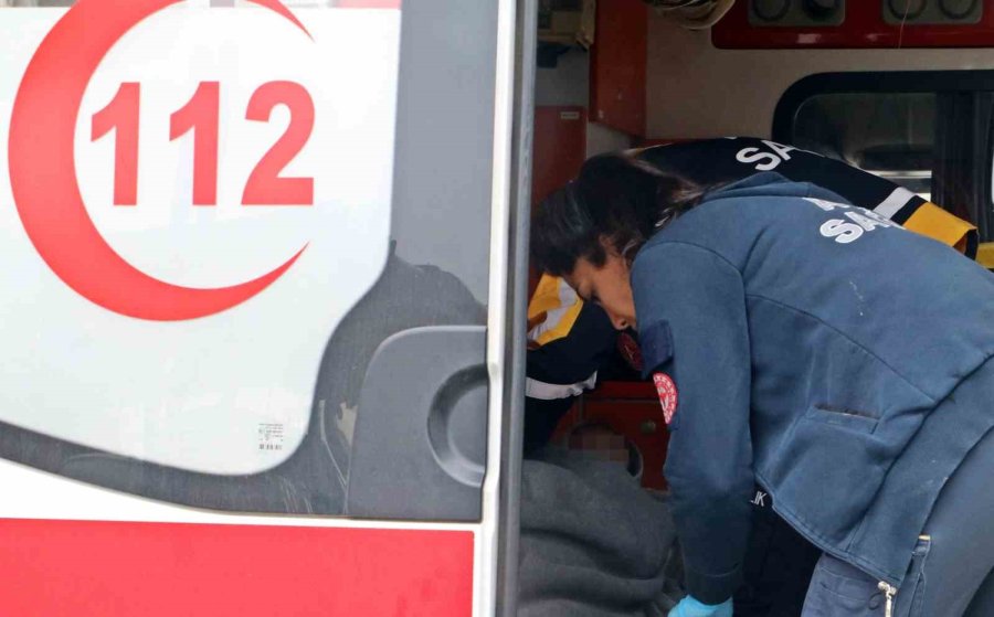 Antalya’da Sörf Tahtasıyla Açığa Sürüklenen Turistleri Deniz Polisi Kurtardı