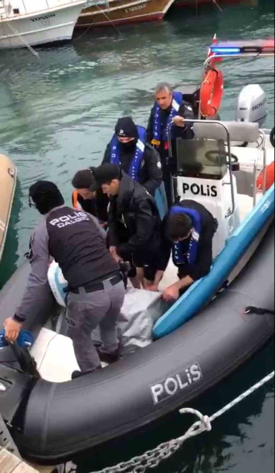 Antalya’da Sörf Tahtasıyla Açığa Sürüklenen Turistleri Deniz Polisi Kurtardı