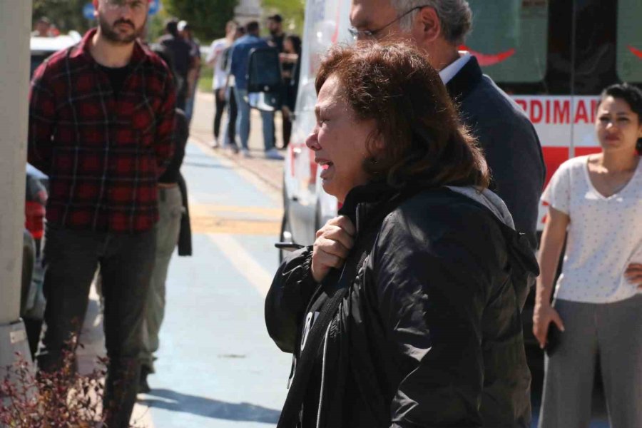 Kadın Ortağını İş Yerinde Kurşun Yağdırıp Öldürdü