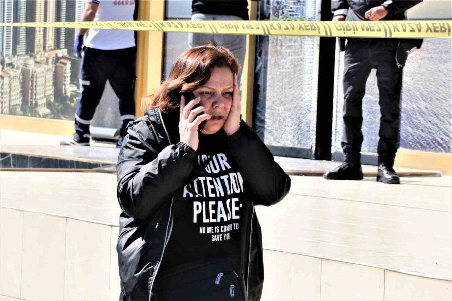 Kadın Ortağını İş Yerinde Kurşun Yağdırıp Öldürdü