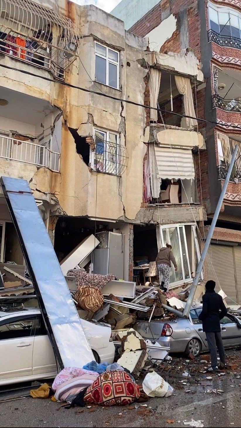 Enkazdan Mutfak Kapısı Sayesinde Çıktılar