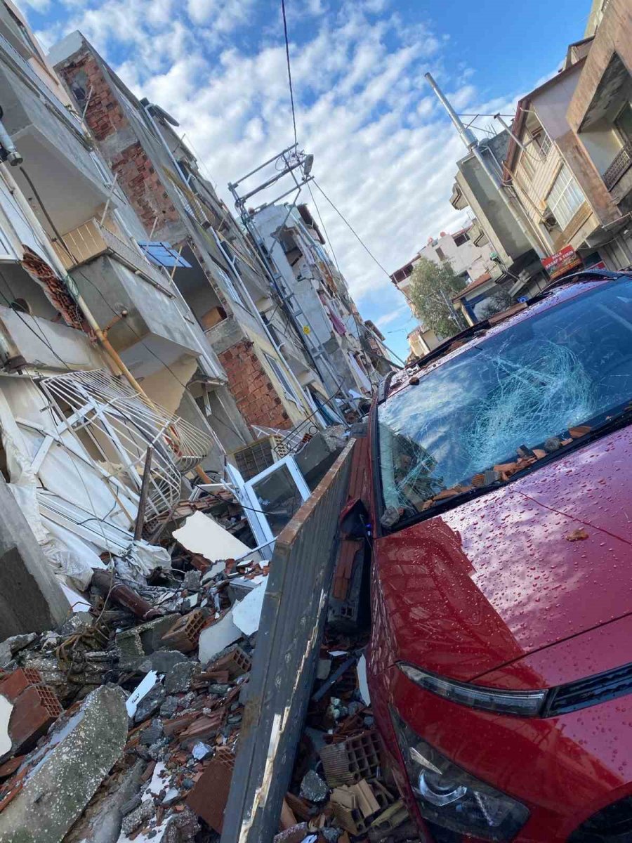 Enkazdan Mutfak Kapısı Sayesinde Çıktılar