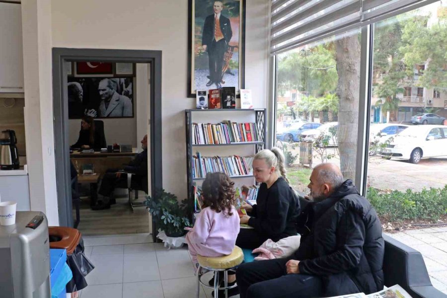 Enkazdan Mutfak Kapısı Sayesinde Çıktılar