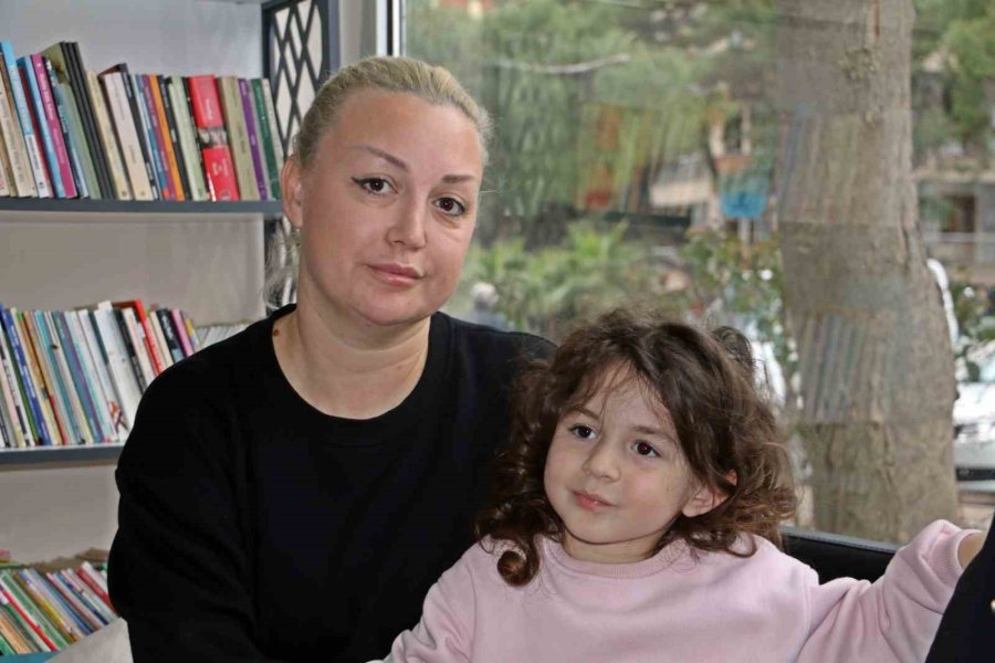 Enkazdan Mutfak Kapısı Sayesinde Çıktılar