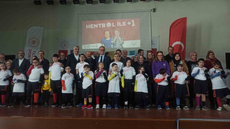 ‘hentbol İle +1’ Projesinin Lansmanı Yapıldı