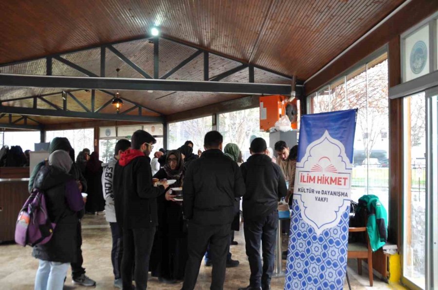 İlim Hikmet Vakfı, Depremzedeleri Hayır Çarşısı’nda Ağırladı