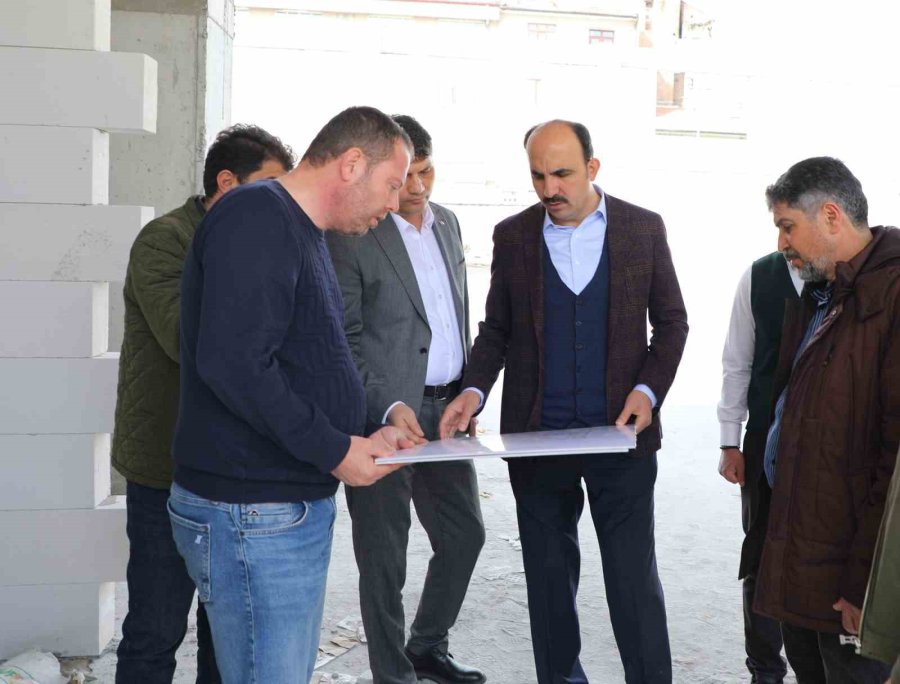 Başkan Altay, Tarihi Konya Lisesi Konferans Ve Spor Salonu İnşaatını İnceledi