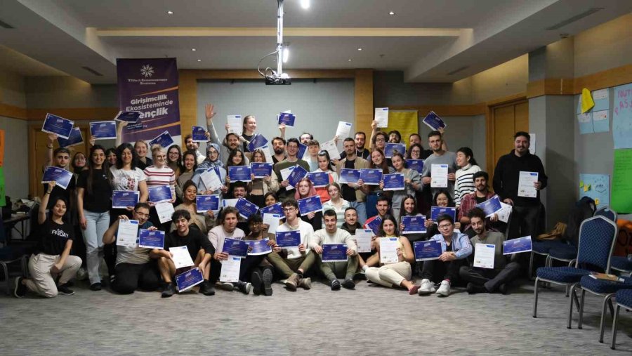 Kapsül Teknoloji Platformu 8 Ülkeden 50 Gence Girişimcilik Eğitimi Verdi