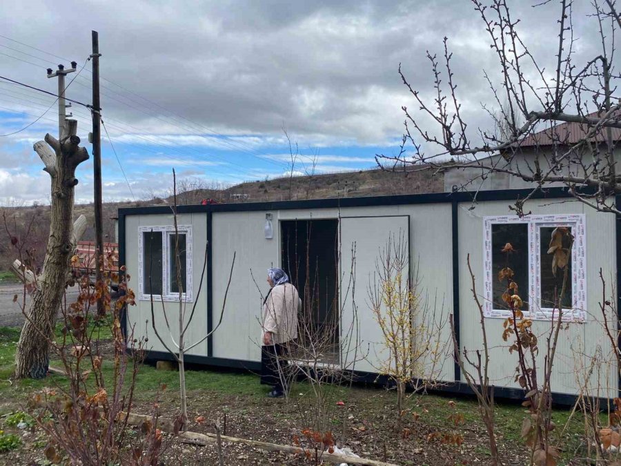 Konyaaltı Belediyesi Deprem Bölgesine Yardımlarını Sürdürüyor