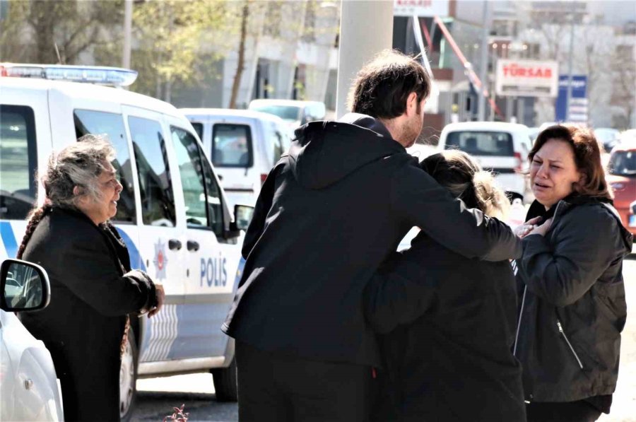 Kadın Ortağını İş Yerinde Kurşun Yağdırıp Öldürdü