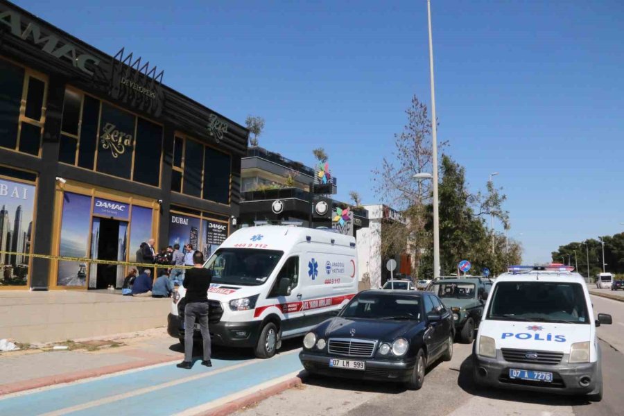 Kadın Ortağını İş Yerinde Kurşun Yağdırıp Öldürdü