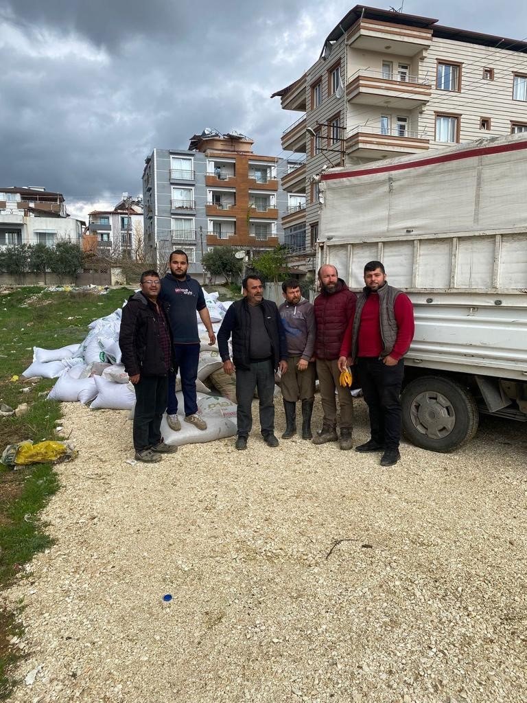 16 Ton Yem Desteği Hataylı Üreticilere Ulaştı