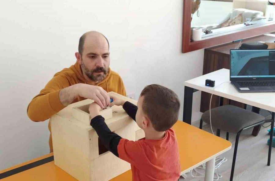 Anadolu Üniversitesi Engelliler Araştırma Enstitüsü’nün Projesine Destek