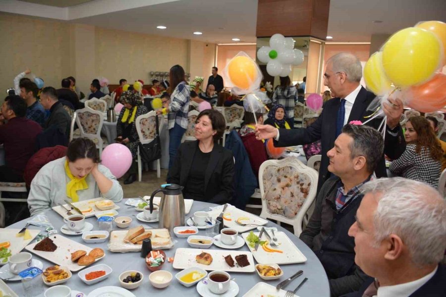 Down Sendromlu Öğrenciler Ve Aileleri Bir Araya Geldiler