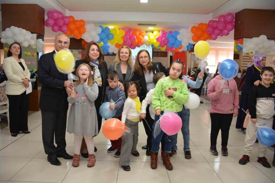 Down Sendromlu Öğrenciler Ve Aileleri Bir Araya Geldiler
