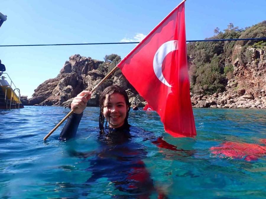 Eskişehirli Dalgıçlar 30 Metre Su Altında Çanakkale Zaferi’ni Kutladılar