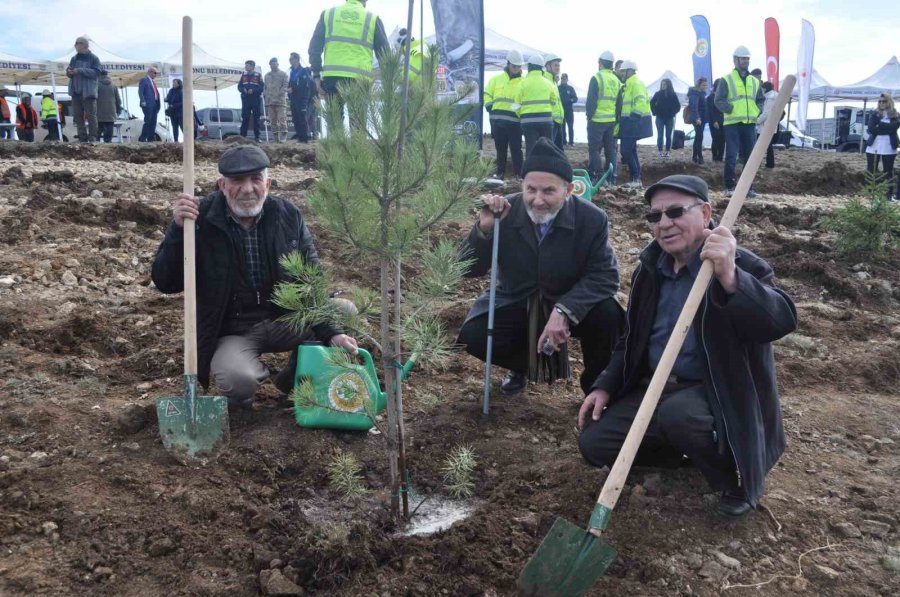 İnönü’de 2 Bin Fidan Dikilerek 6 Şubat Deprem Şehitleri Ormanı Oluşturuldu