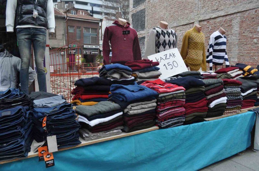 Değişken Hava Sıcaklıkları Vatandaş Kadar Esnafı Da Şaşırttı