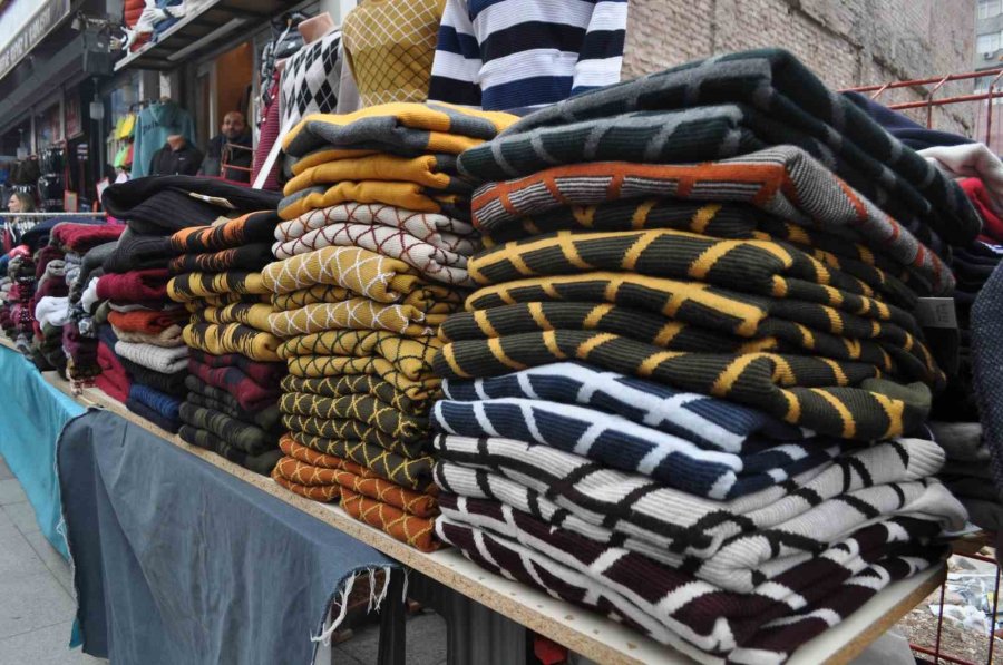 Değişken Hava Sıcaklıkları Vatandaş Kadar Esnafı Da Şaşırttı