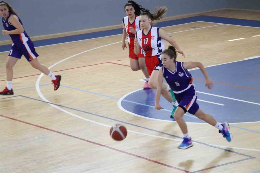 Basketbol U16 Kadınlar Bölge Şampiyonası, Karaman’da Başladı