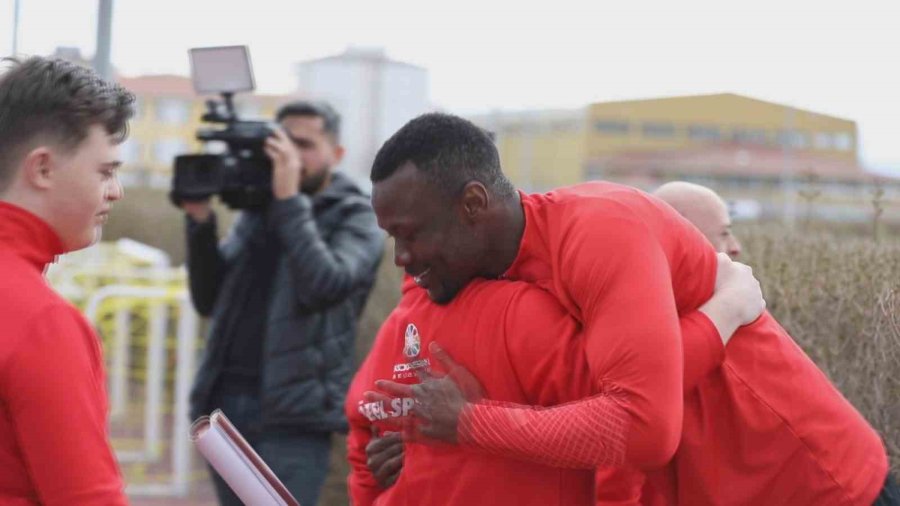 Kayserispor’dan Anlamlı Ağırlama