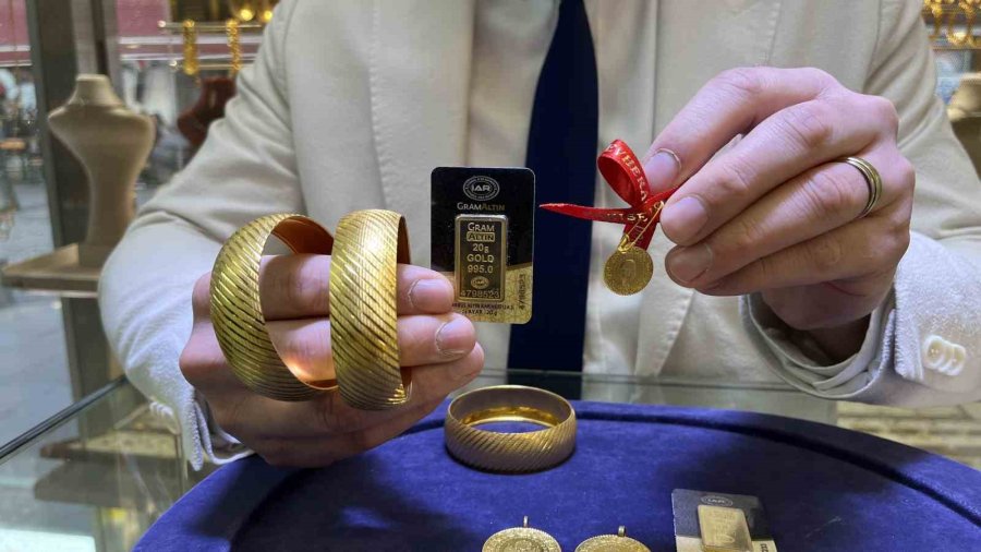 Rekor Kıran Altın İçin Kuyumculardan Panik Satışı Uyarısı