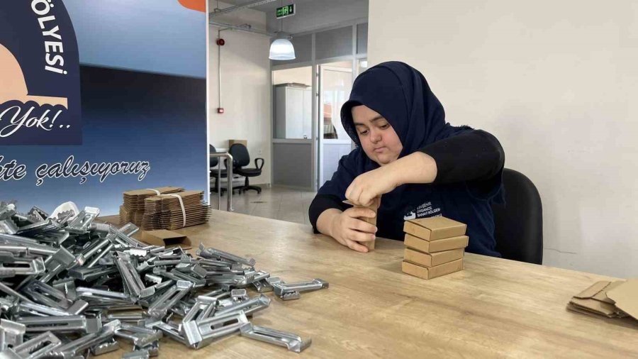 Engelliler Montaj Atölyesi Down Sendromlu Bireyleri İş Hayatına Kazandırıyor