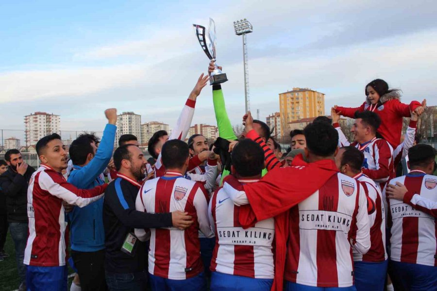 1966 Turanspor, Kupasını Aldı