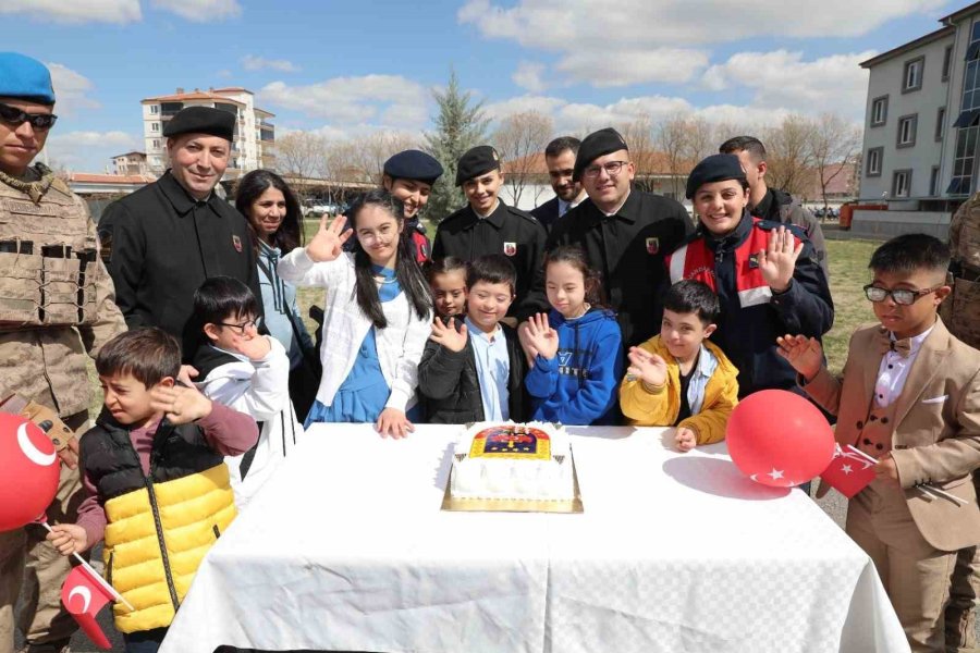 Özel Öğrenciler Jandarmada Hem Eğlendi Hem De Öğrendi