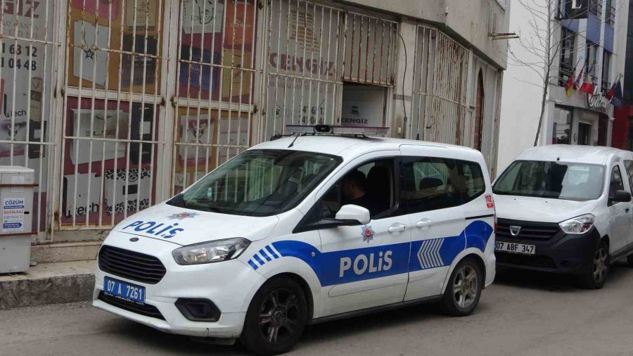 Transseksüellerle Aynı Evi Paylaşan İranlı Gencin Ölümü Polisi Harekete Geçirdi