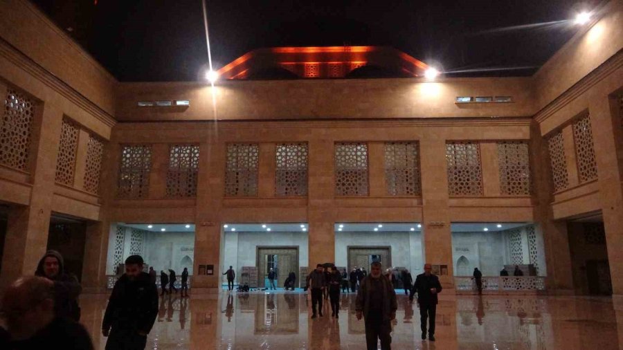 Antalya’da İlk Teravih Namazı Kılındı