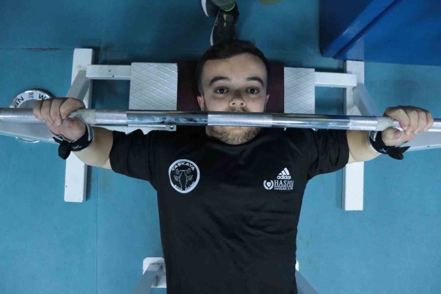 Lokantada Yemek Yerken Keşfedildi, Türkiye Şampiyonu Oldu