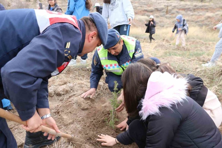Depremde Hayatını Kaybedenler Aksaray’da Fidan Dikilerek Anıldı