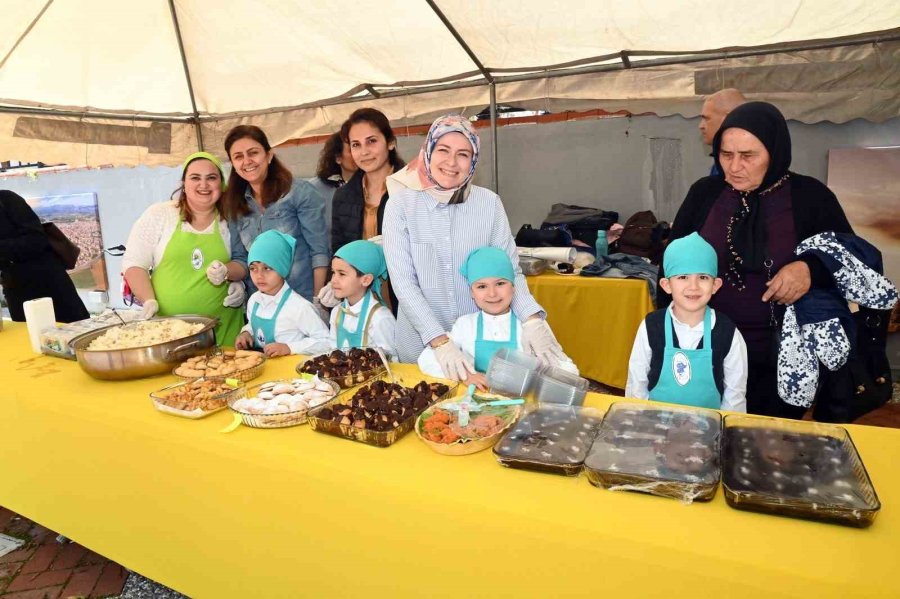 Minik Yüreklerden Depremzede Kardeşleri İçin İyilik Panayırı