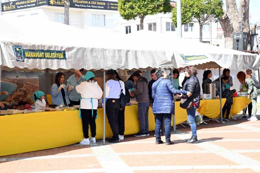 Minik Yüreklerden Depremzede Kardeşleri İçin İyilik Panayırı