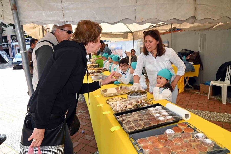 Minik Yüreklerden Depremzede Kardeşleri İçin İyilik Panayırı