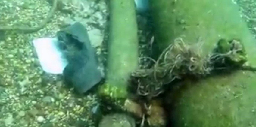 Konyaaltı’nda Denizin Dibinde Yakışmayan Görüntüler