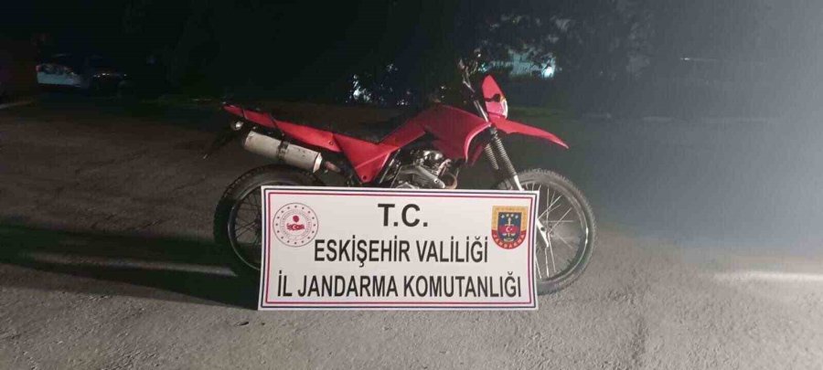 Çalıntı Motosikletli Şahıslarda 8 Adet Yeşil Reçeteli Hap Ele Geçirildi