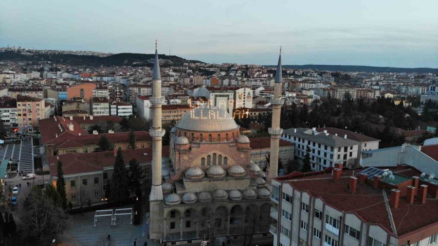 Kelime-i Tevhid’i İlmek İlmek 50 Metre Yükseğe Yazdılar