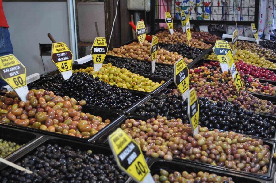 Ramazan Hazırlığı Yapan Vatandaşlar Zeytin Tezgâhlarının Önünü Doldurdu