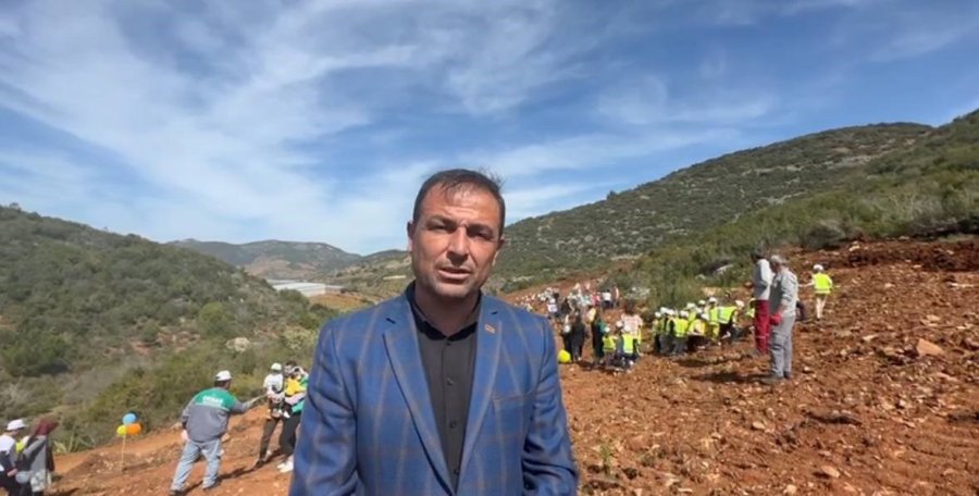 Özel Öğrenciler Depremzede Çocuklarla Fidan Dikti