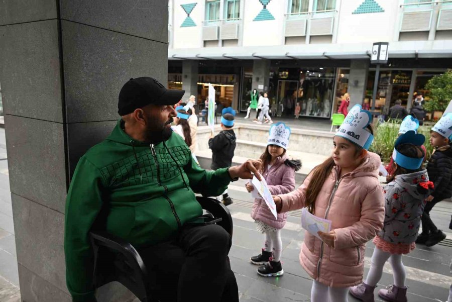 Miniklerden Anlamlı Yürüyüş