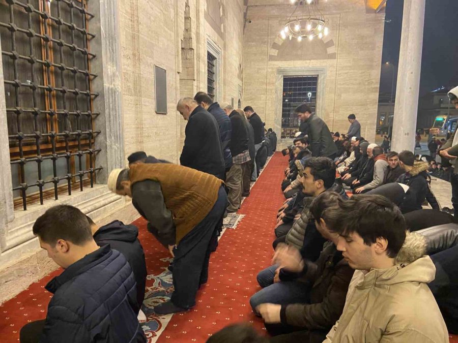 Konya’da İlk Teravih Namazında Camiler Doldu