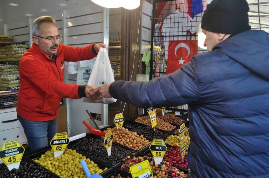 Ramazan Hazırlığı Yapan Vatandaşlar Zeytin Tezgâhlarının Önünü Doldurdu
