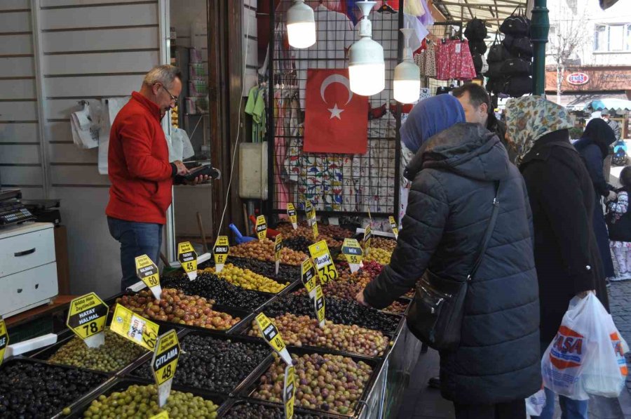 Ramazan Hazırlığı Yapan Vatandaşlar Zeytin Tezgâhlarının Önünü Doldurdu
