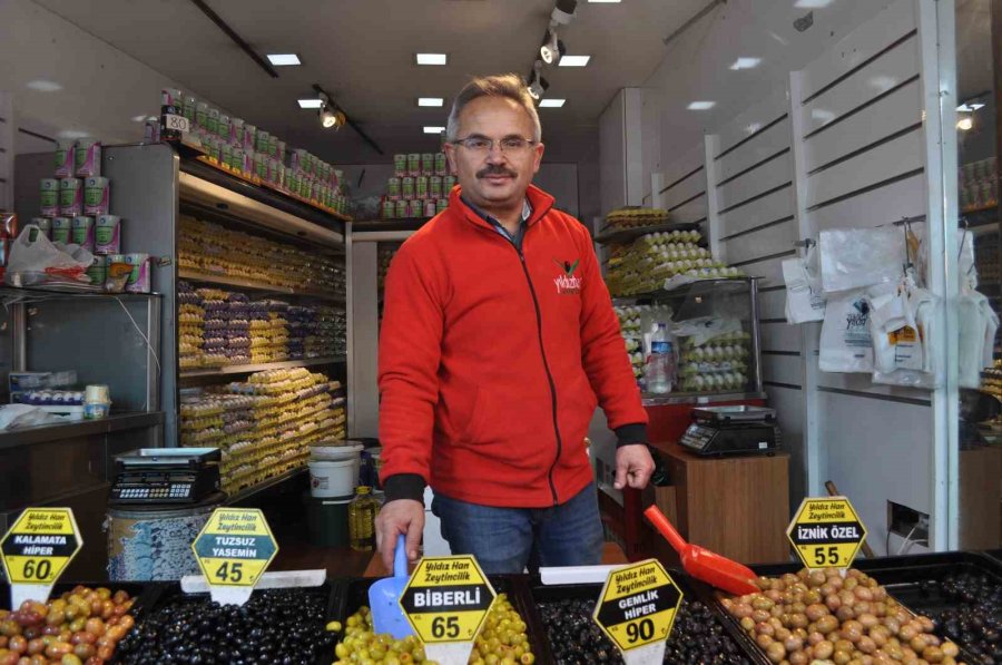 Ramazan Hazırlığı Yapan Vatandaşlar Zeytin Tezgâhlarının Önünü Doldurdu