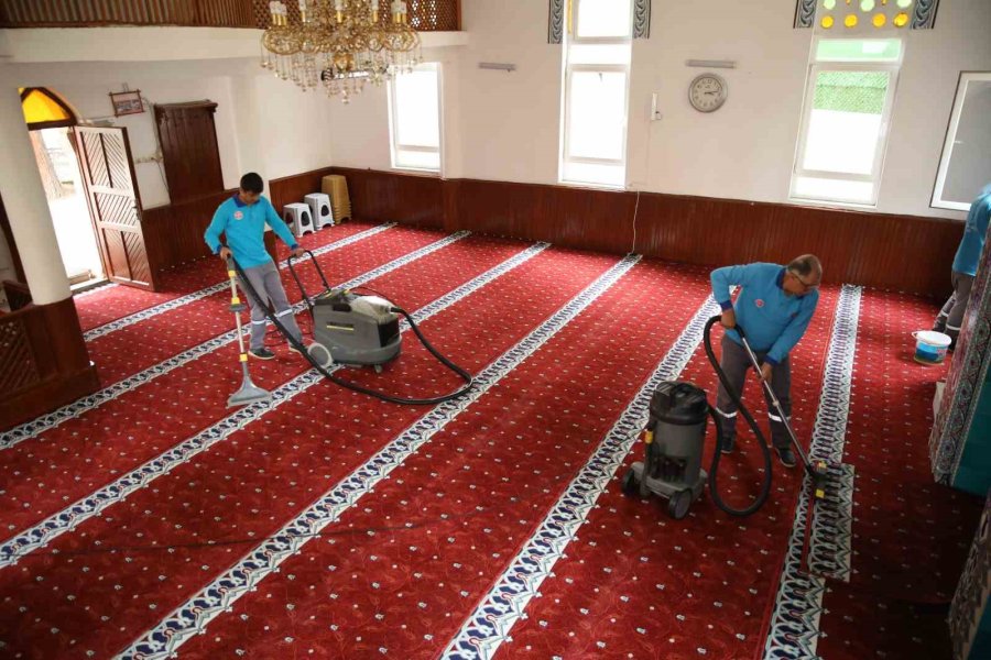 Alanya’da Camiler Ramazan Ayına Hazırlandı